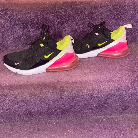 Nike Shoes - Nike 270